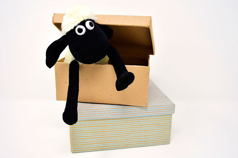 decorar escaparates con cajas de cartón